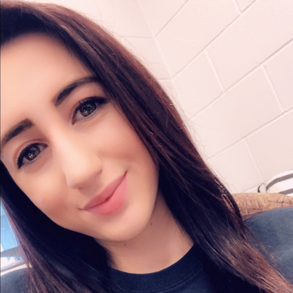 Meet your Posher, Danielle